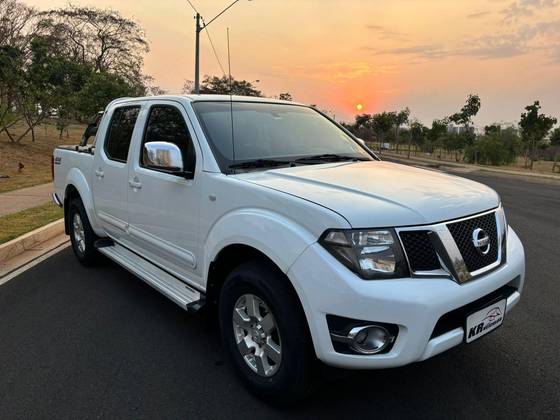 NISSAN FRONTIER 2014