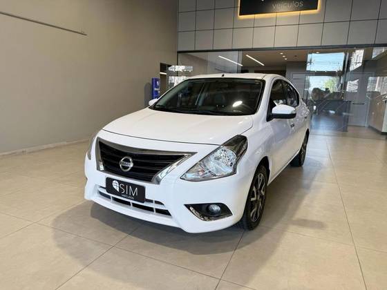 NISSAN VERSA 2017