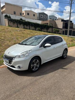 PEUGEOT 208 2015
