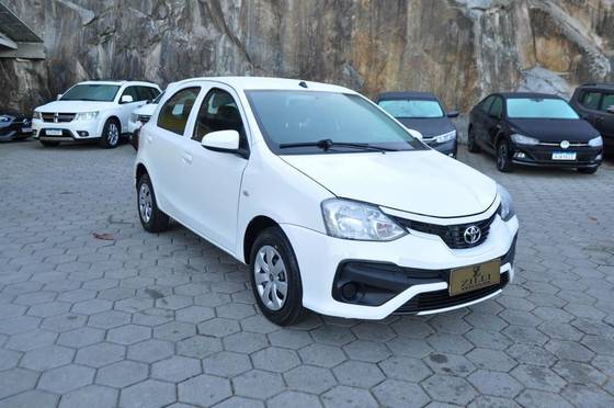 TOYOTA ETIOS 2018