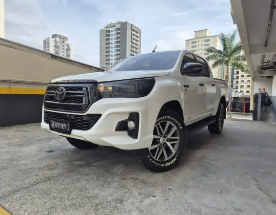 TOYOTA HILUX 2019