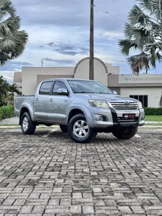 TOYOTA HILUX 2015