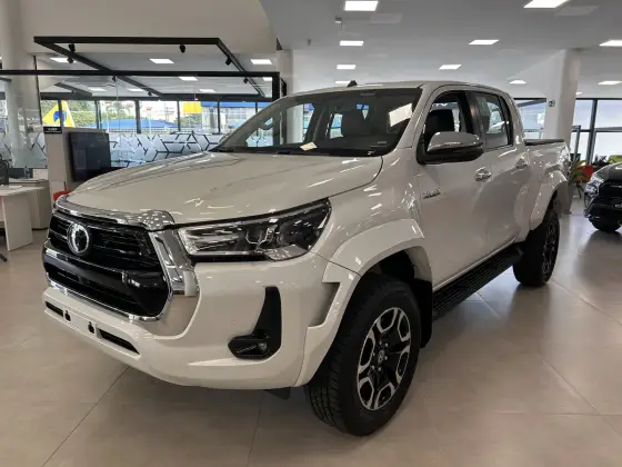 TOYOTA HILUX 2025