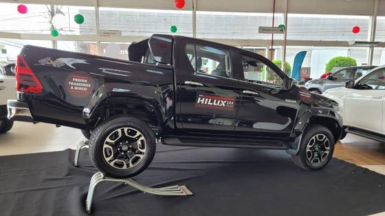 TOYOTA HILUX 2024