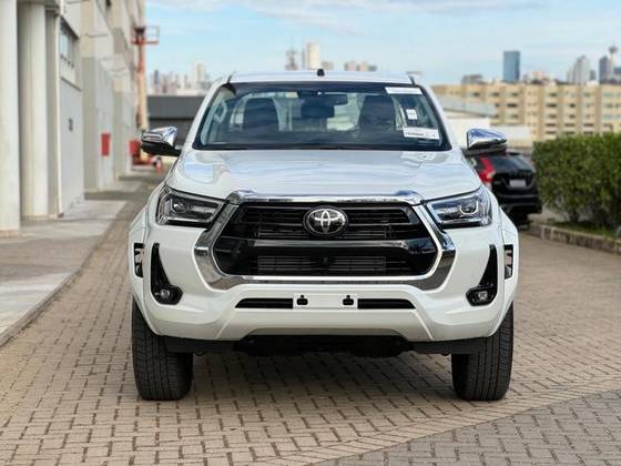 TOYOTA HILUX 2024