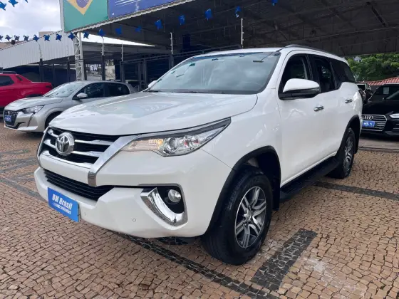 TOYOTA HILUX SW4 2020