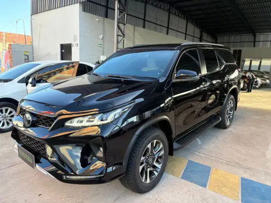 TOYOTA HILUX SW4 2024