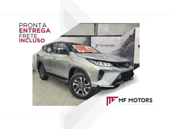 TOYOTA HILUX SW4 2025