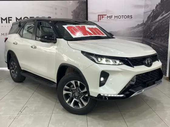 TOYOTA HILUX SW4 2025