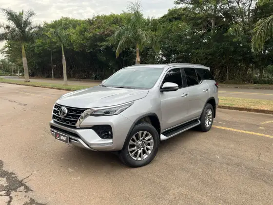 TOYOTA HILUX SW4 2022