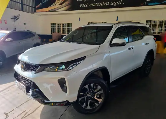 TOYOTA HILUX SW4 2024