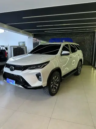 TOYOTA HILUX SW4 2024