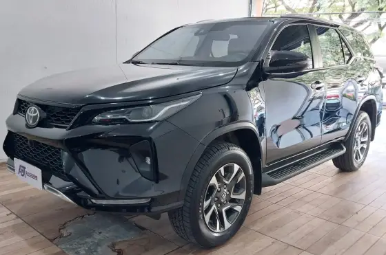 TOYOTA HILUX SW4 2025