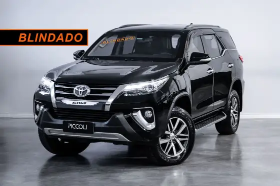 TOYOTA HILUX SW4 2017