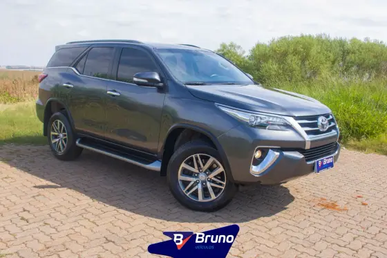 TOYOTA HILUX SW4 2017