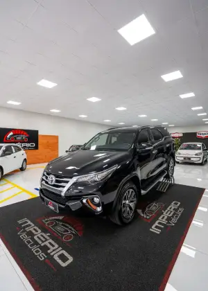 TOYOTA HILUX SW4 2017