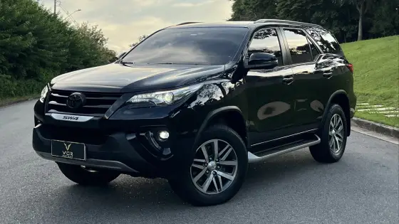 TOYOTA HILUX SW4 2020