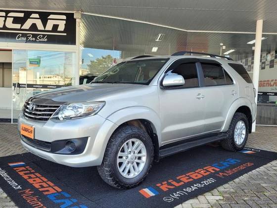 TOYOTA HILUX SW4 2013
