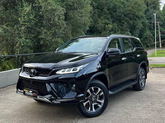 TOYOTA HILUX SW4 2024