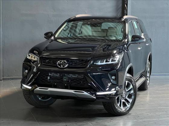 TOYOTA HILUX SW4 2025