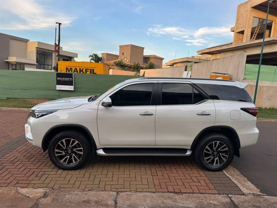 TOYOTA HILUX SW4 2022