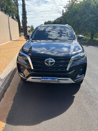 TOYOTA HILUX SW4 2021