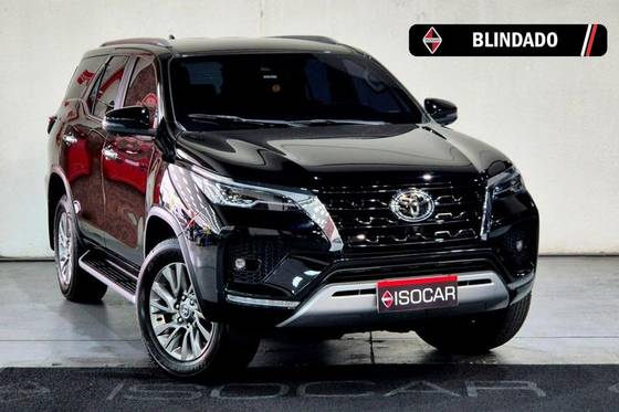 TOYOTA HILUX SW4 2024