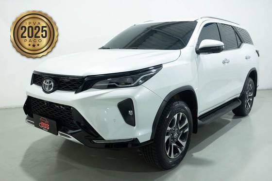 TOYOTA HILUX SW4 2024