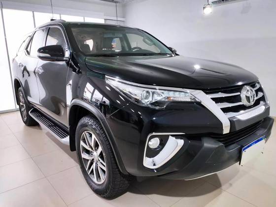 TOYOTA HILUX SW4 2017