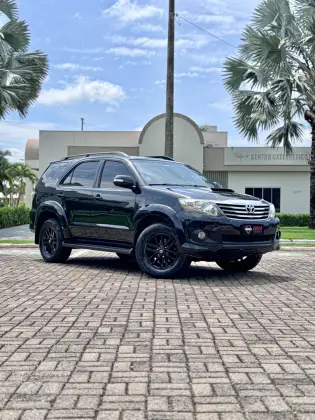 TOYOTA HILUX SW4 2013