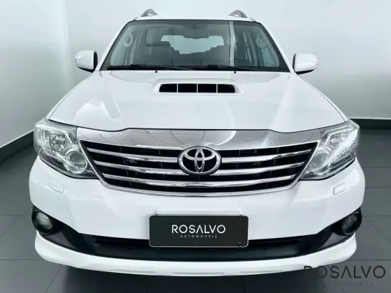 TOYOTA HILUX SW4 2015