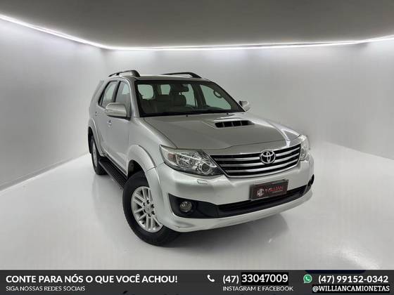 TOYOTA HILUX SW4 2013