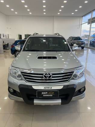 TOYOTA HILUX SW4 2015