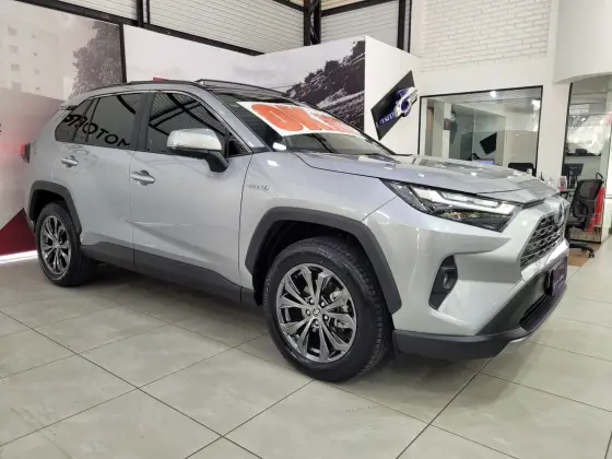 TOYOTA RAV4 2025