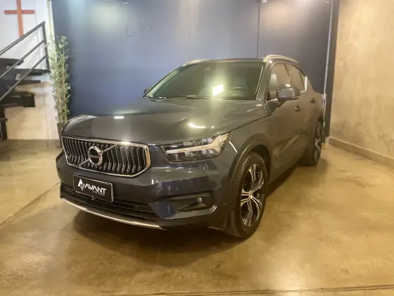 VOLVO XC40 2021