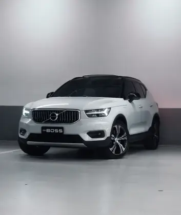 VOLVO XC40 2022