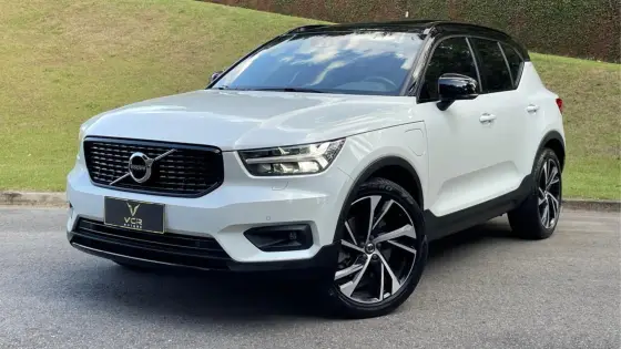 VOLVO XC40 2021