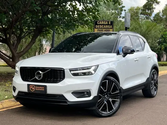 VOLVO XC40 2020