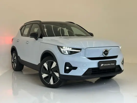 VOLVO XC40 2024