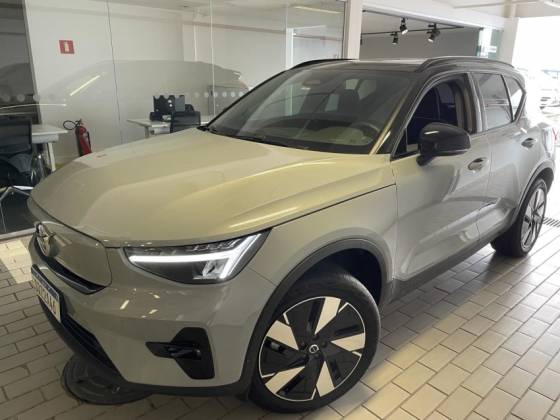 VOLVO XC40 2024