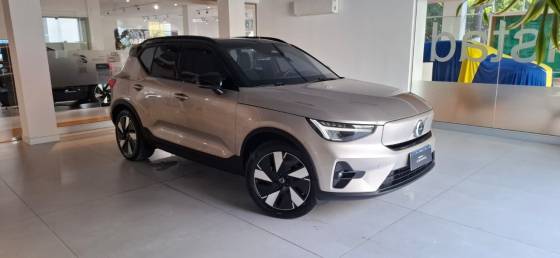 VOLVO XC40 2024