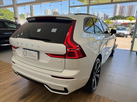 VOLVO XC60 2024