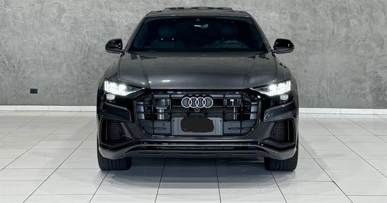 AUDI Q8 2023