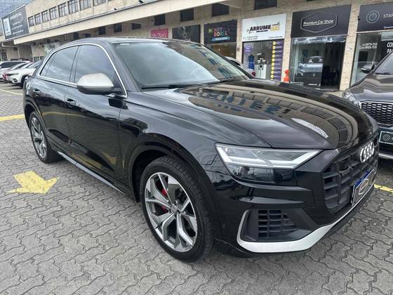 AUDI Q8 2020