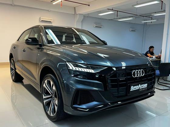 AUDI Q8 2023