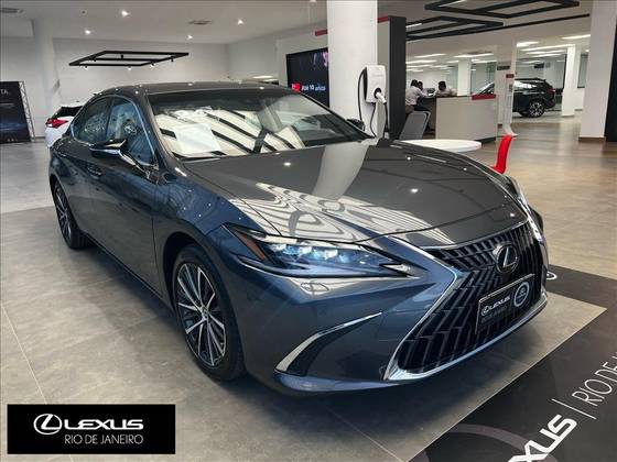 LEXUS ES 300h 2025