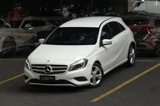 MERCEDES-BENZ A 200 2015