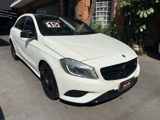 MERCEDES-BENZ A 200 2015