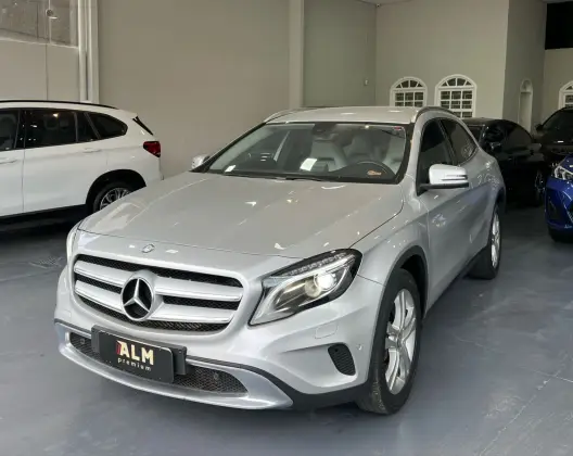 MERCEDES-BENZ GLA 200 2017