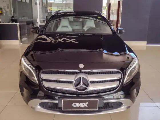 MERCEDES-BENZ GLA 200 2015